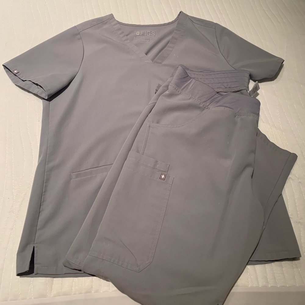 EUC Figs Scrubs